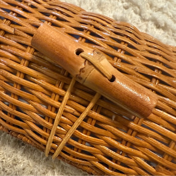 NWOT Lilly Pulitzer Wicker and Bamboo Clutch with Printed Lining - Picture 4 of 10